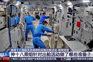 凯恩：穆勒是球队领袖是人们心中的队友样子，很高兴他续约成功